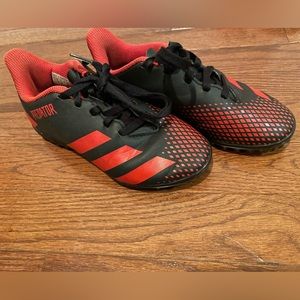 Adidas boys size 1.0 turf shoes